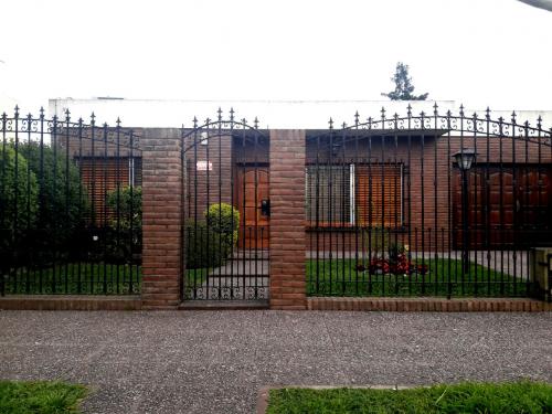 EXCELENTE CASA